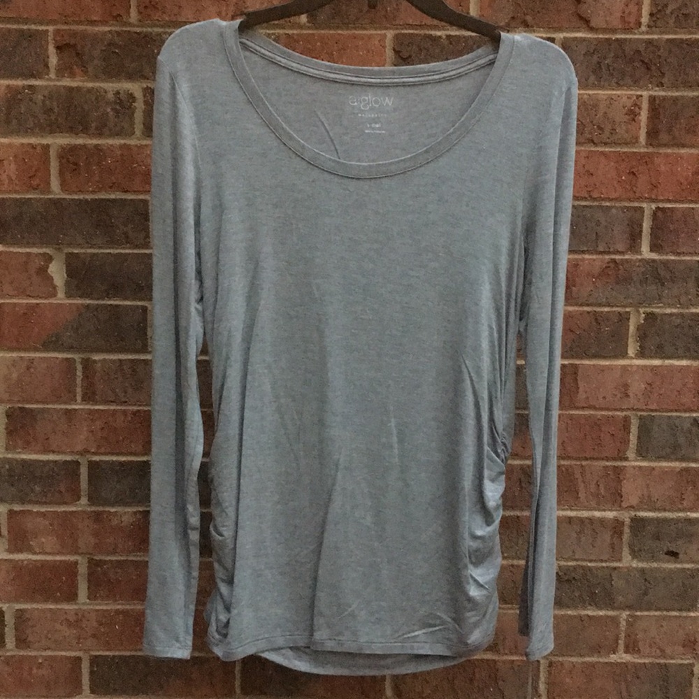 Aglow maternity size S long sleeve gray tee NWT!
